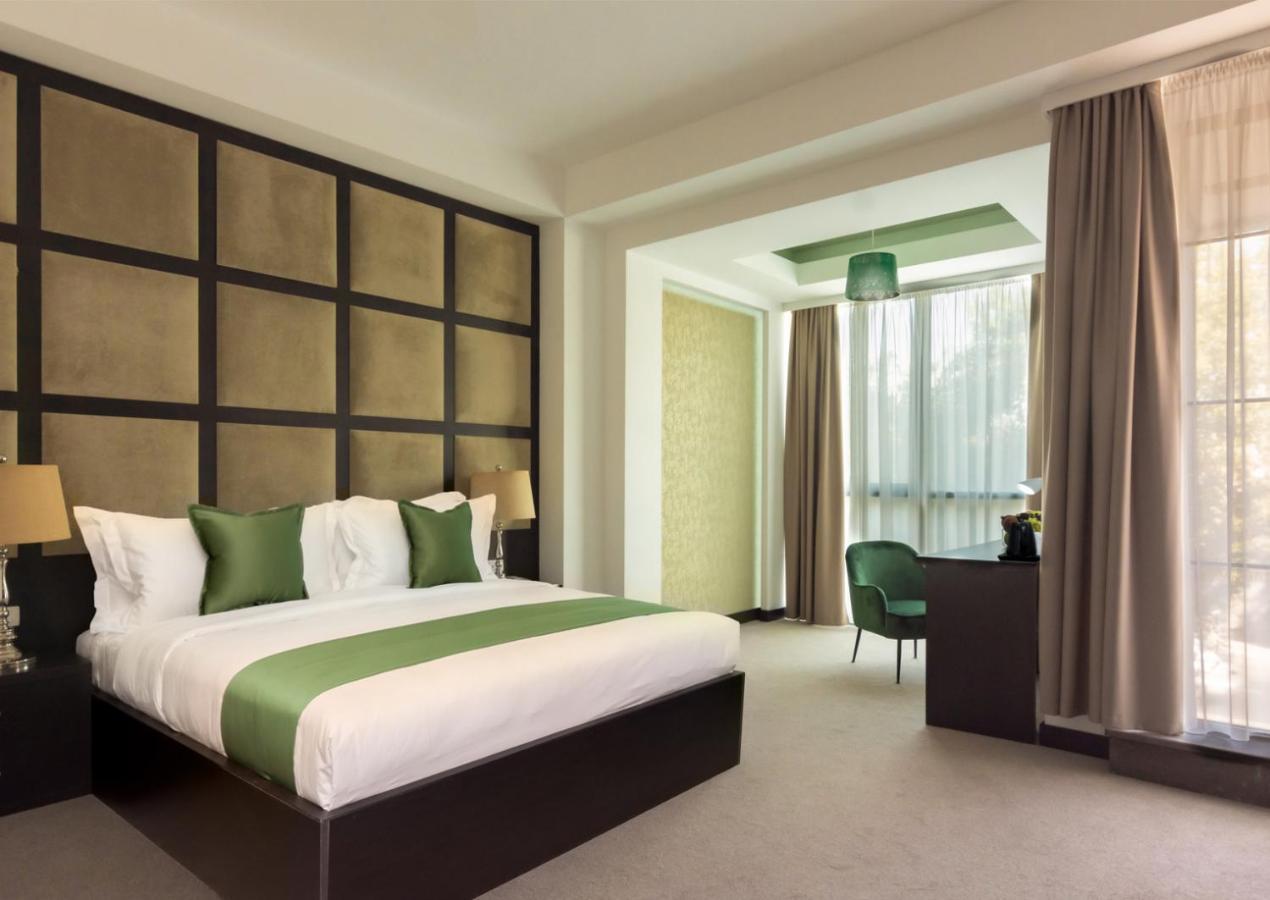 Dave Hotel Erivan